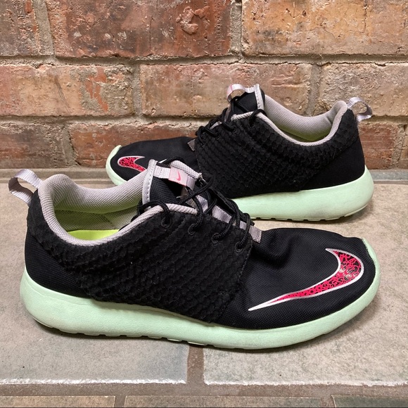Nike Other - Nike Rosherun FB Yeezy Rare . Men’s size 12.5